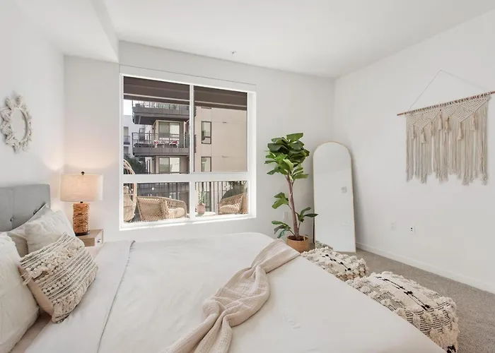 Luxury 1Bdr Centrally Located In Hollywood